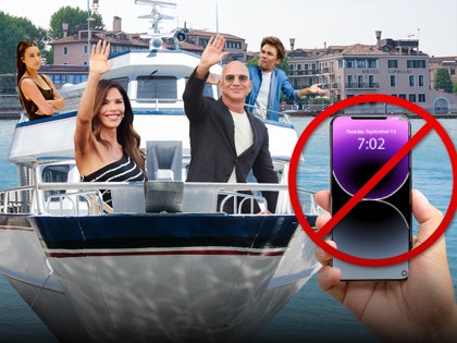 jeff bezos lauren sanchez wedding no phones getty 1