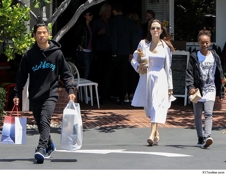 Angelina Jolie Takes Her Kids Shopping