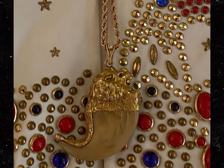 Buy quality 916 gold lion nails (nakhun) gants pendant in Ahmedabad
