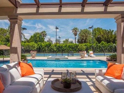 033016-amber-rose-crib-mls