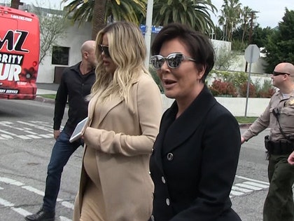 0307_khloe-kardashian_kris-jenner-tmzbus_tmz-02