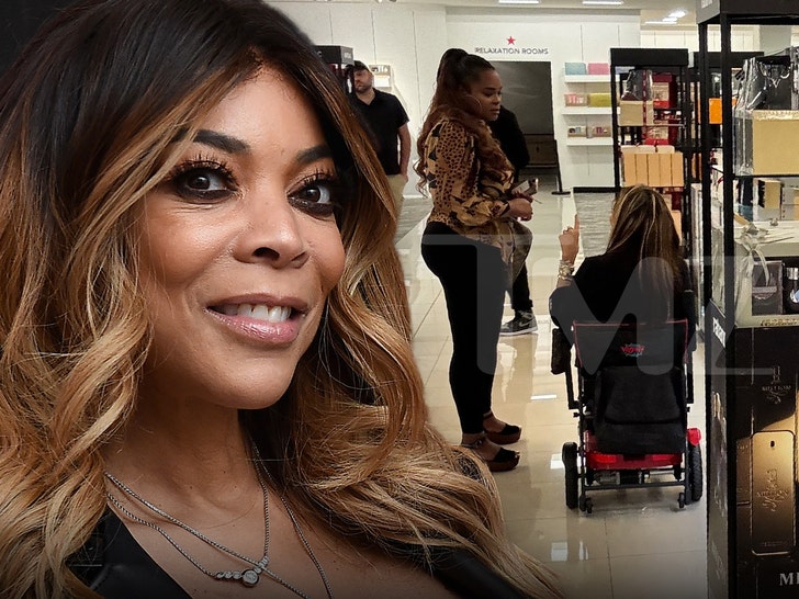 Wendy Williams pergi berbelanja setelah mendarat di Miami untuk ulang tahun ayah