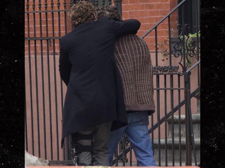 0216-pedro-pascal-rafa-olara-nyc-sub2