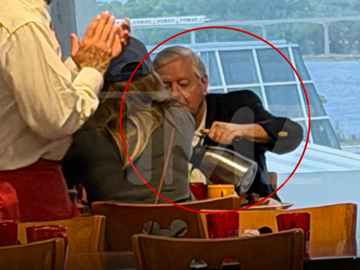 lindsey graham handout cirlcle wm