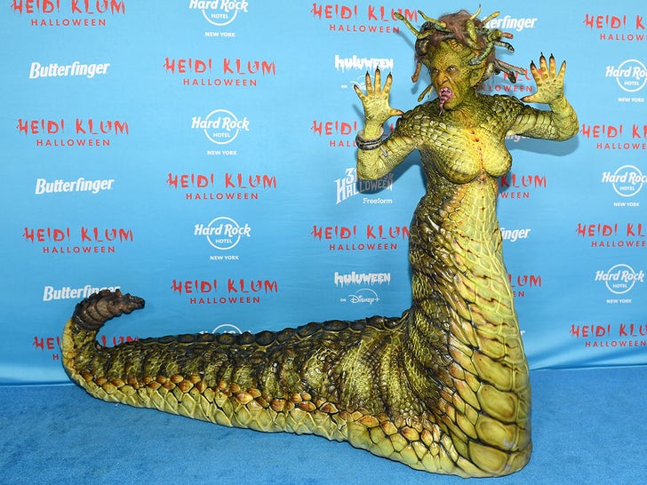 1026-Heidi-Klum-Best-Halloween-Costumes-Sub1