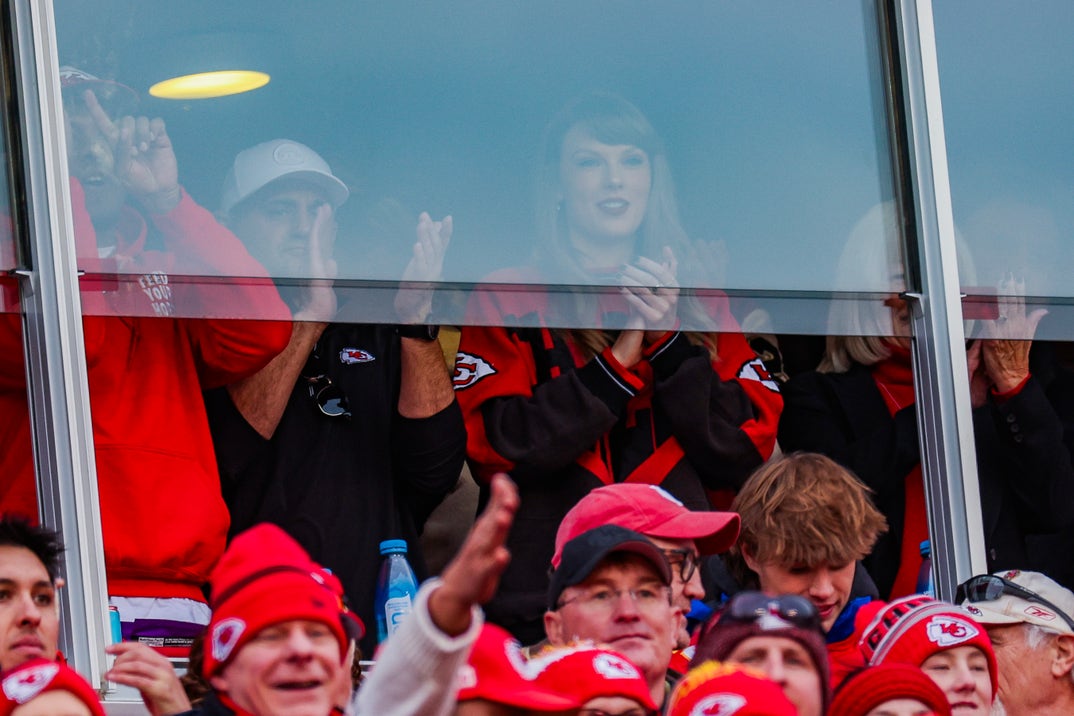 Taylor Swift at Chiefs vs. Bills2