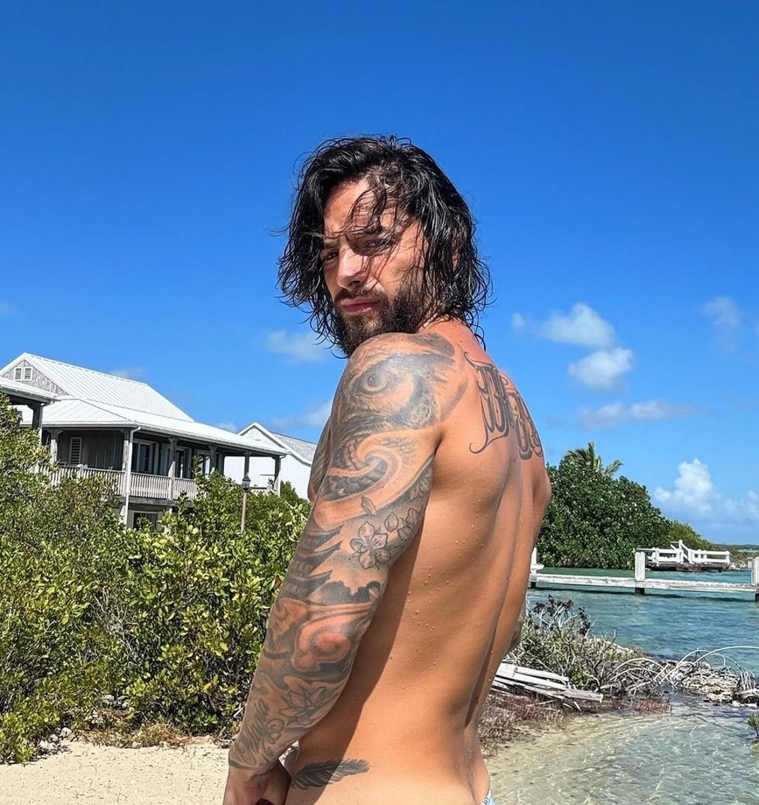 0127 Maluma Hot Shots 25