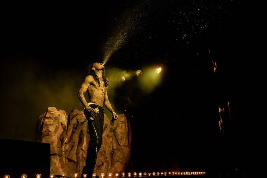 Rappers have definitely entered the Stagecoach chatroom and Wiz Khalifa's 2024 performance was legendary ... He hyped up the crowd by spittin' and sprayin' a drink during his set.