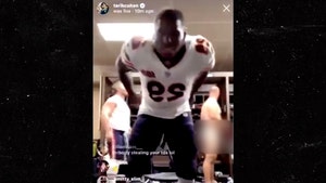 NFL's Kyle Long Cracks Dong Jokes After Being Exposed In Bears Locker Room
