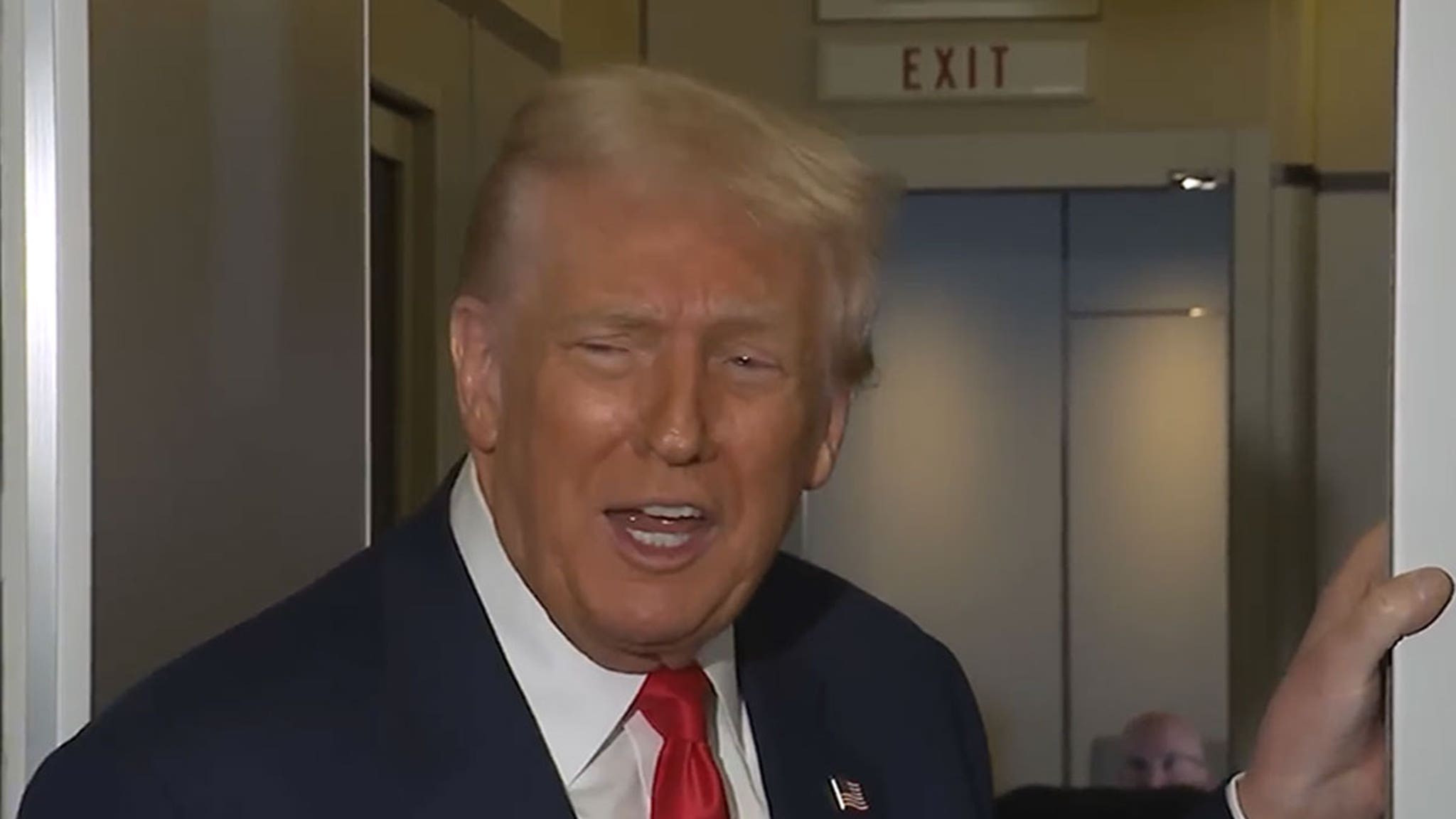 Trump Complains About Turbulence, Jokes People Will Think He’s Got the Shakes Trump Complains About Turbulence, Jokes People Will Think He’s Got the Shakes