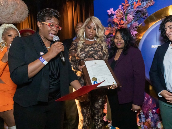 Mary J Blige Honored For Strength Of A Woman Day