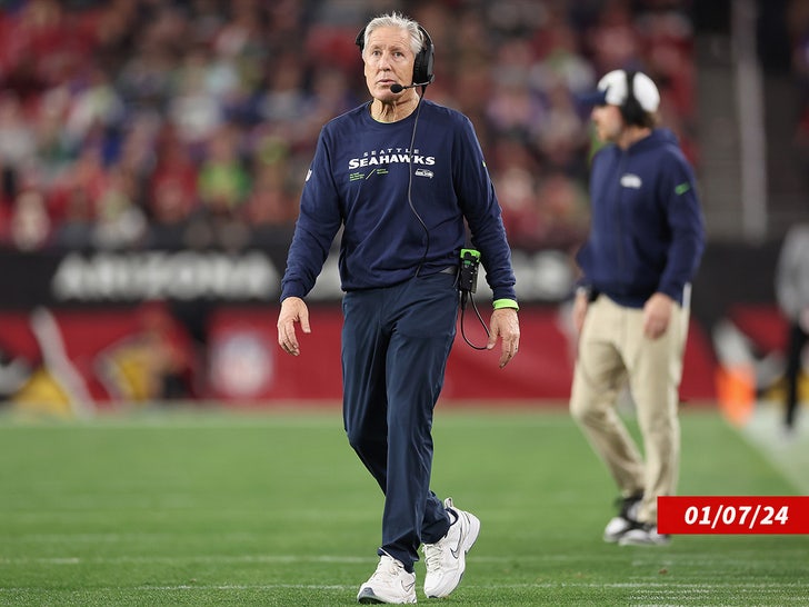 Pete Carroll Seahawks is on the sidelines, Sub Getty Swipe