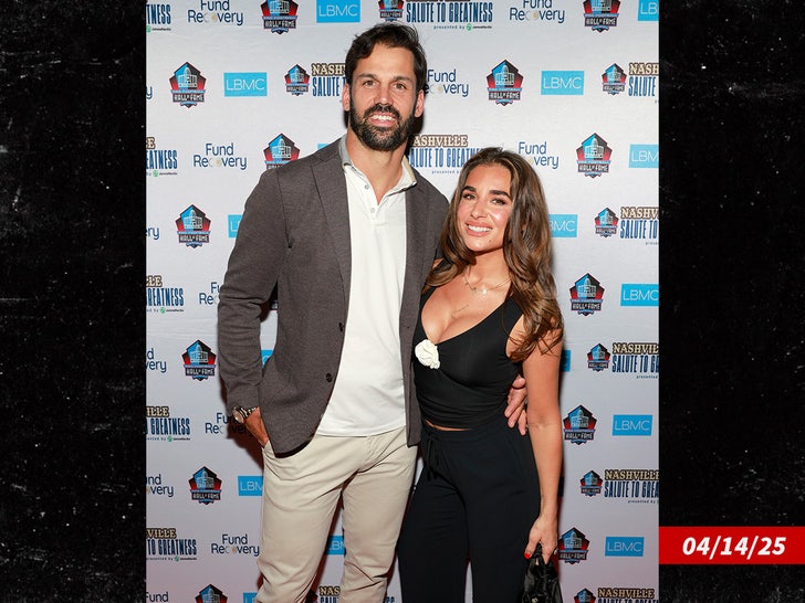 eric decker jessie james decker sub getty swipe 1