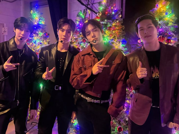 1222-K-Pop-Idols-Christmas-Spirit-Sub3