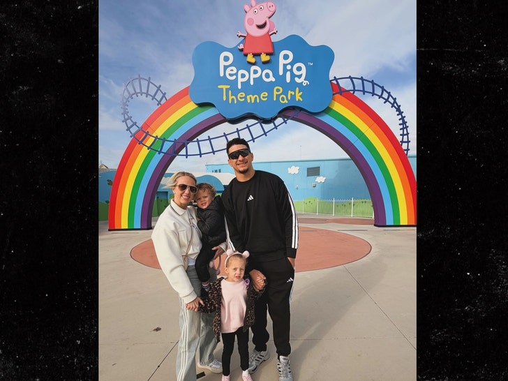 Patrick Mahomes Swaps Playbook for Peppa Pig to Celebrate Daughter's B-Day