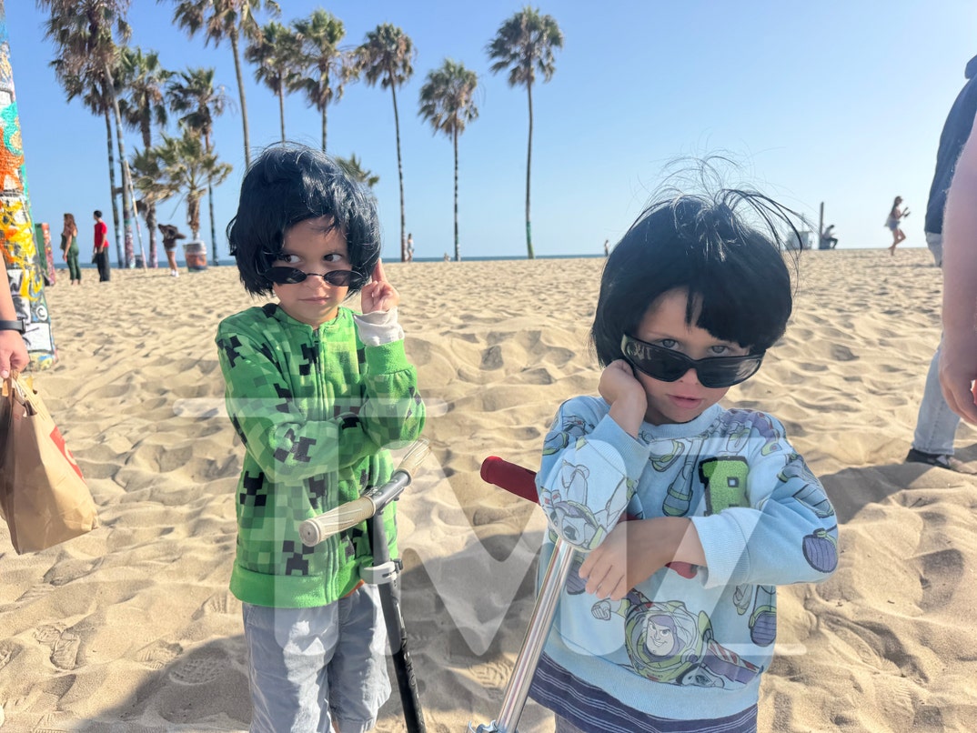 Oliver-Tree-Fans-Honor-the-Singer-at-Venice-Pop-Up-Memorial-5