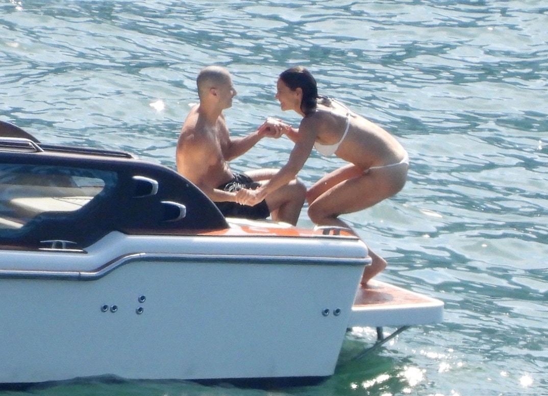 Katie Holmes PDA Lake Como 8