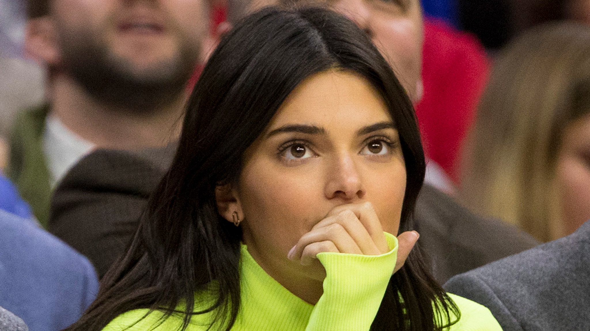 Kendall Jenner demandó a Liu Joel por $ 1.8 millones y fue liberada bajo fianza en una sesión de fotos.