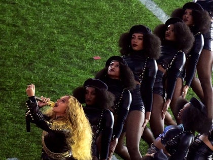 beyonce_super_bowl_50_performance_photos_03