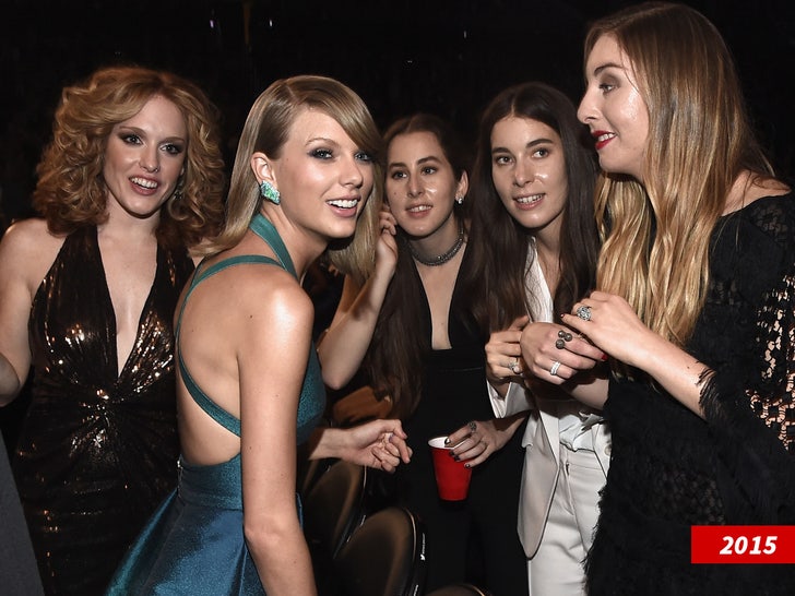 taylor swift with friends