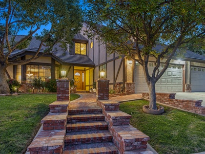 Poltergeist-home-gallery-launch-finehomepix-1