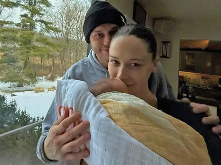 Pete Davidson and Elsie Hewitt Hint at Marriage One Month After Baby 1 pete davidson elesie hewitt baby instagram