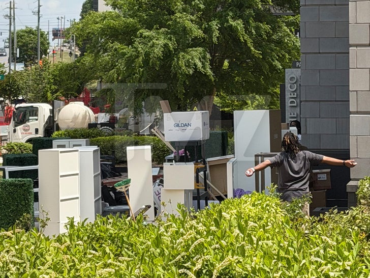 Kenya Moore Moves Out of Atlanta Spa