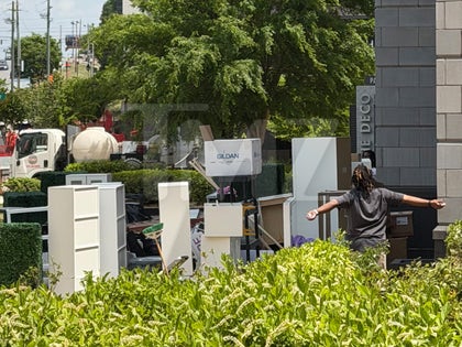 0424-Kenya-Moore-Eviction-PRIMARY