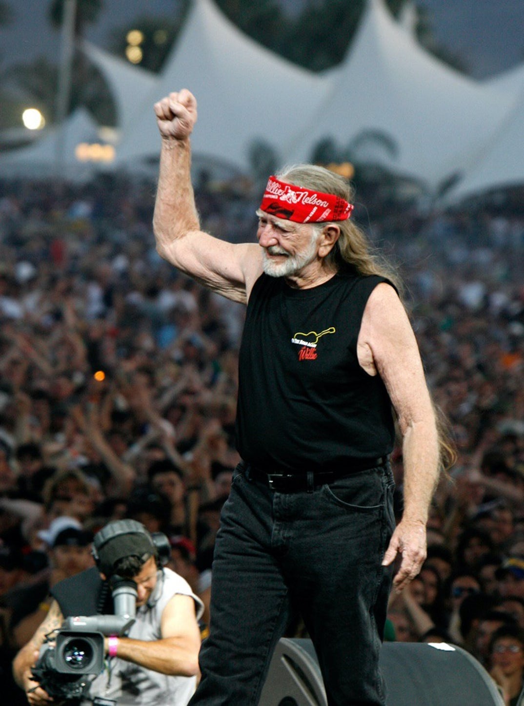 2007: Willie Nelson performs on day 3