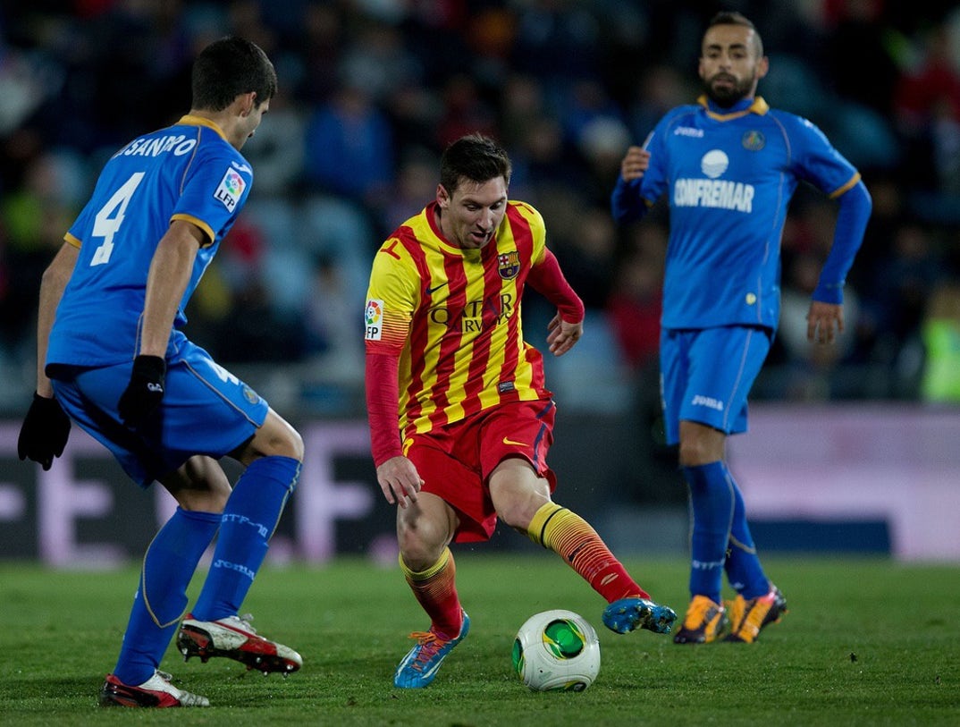 Lionel Messi On The Field Photos 6
