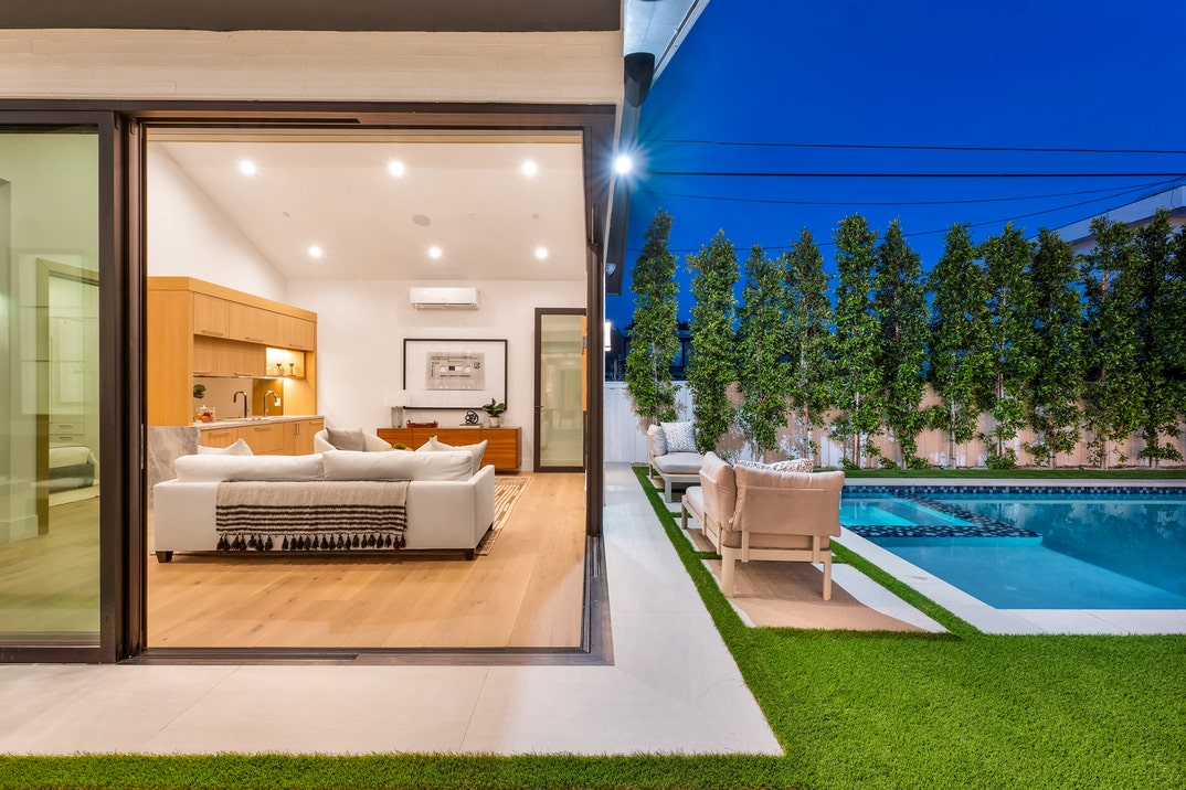 Allison Holker home 32