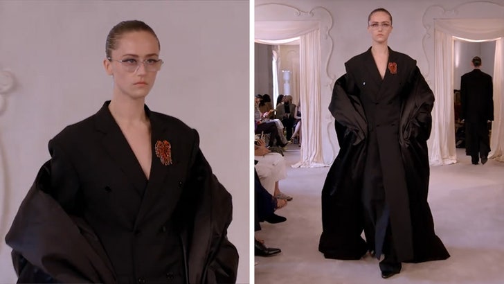 På forhånd Månens overflade lag Kamala Harris' stepdaughter, Ella Emhoff, meets on the Balenciaga catwalk  in Paris – NewsBeezer