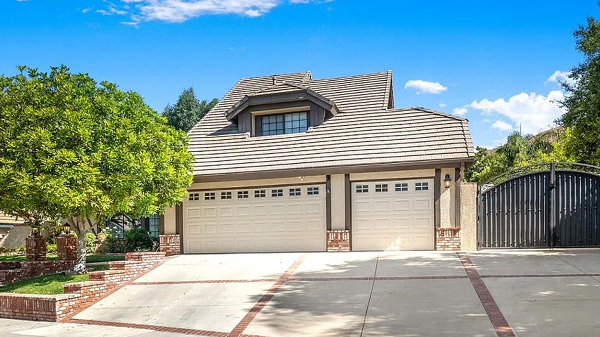 “Poltergeist” house is for sale for the first time in 45 years