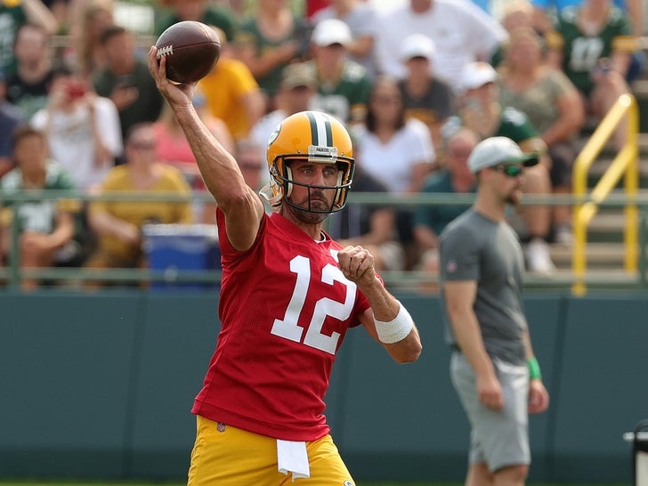 Aaron Rodgers Practicing With The Packers