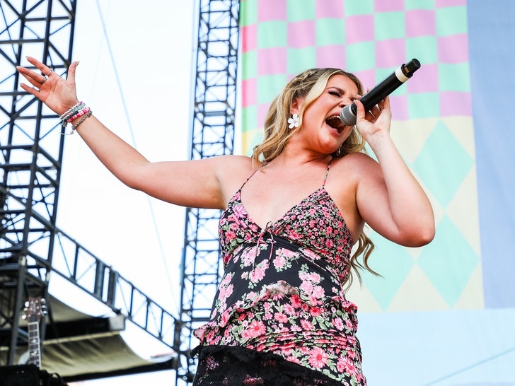 Lauren Alaina Performing On Stage