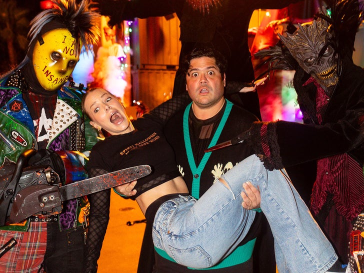 Freaky Fun Photos Of Celebs At Halloween Horror Nights!