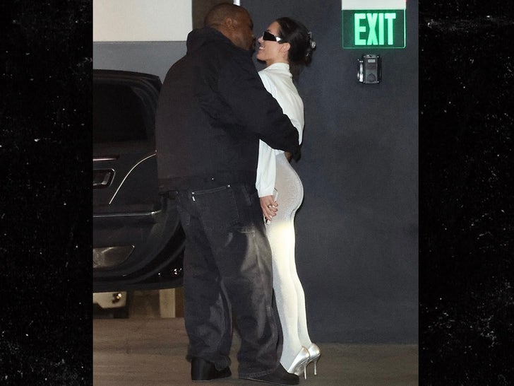 0205-Kanye-West-Bianca-Censori-Middle-of-the-Street-Stella-West-Hollywood-Photos-Primary-8