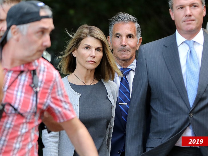 Lori Loughlin y Mossimo Giannulli Sub Getty Swipe 4