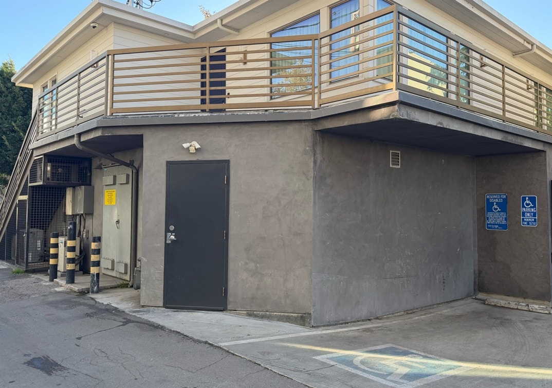 Bianca Censori Spandex Shorts Face 8