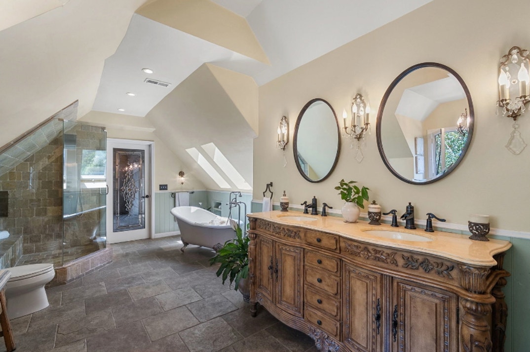 Charlotte Ross Studio City Home For Sale 18