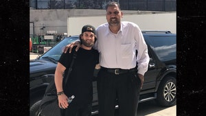 Bryce Harper Gets Uber Ride from 8-Foot GIANT