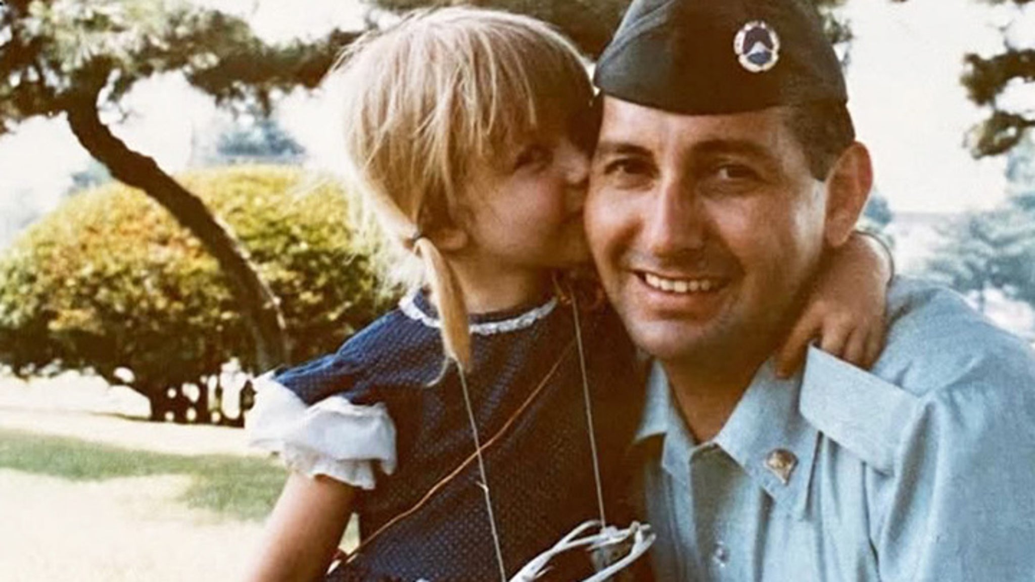 Raad eens wie dit kleine schatje met varkensstaarten is geworden! Raad eens wie dit kleine schatje met varkensstaarten is geworden!