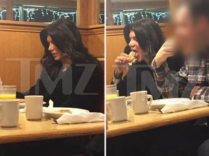 0105-teresa-giudice-at-diner-photos-wm-04