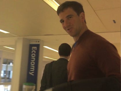 020816_eli_manning_splash_primary