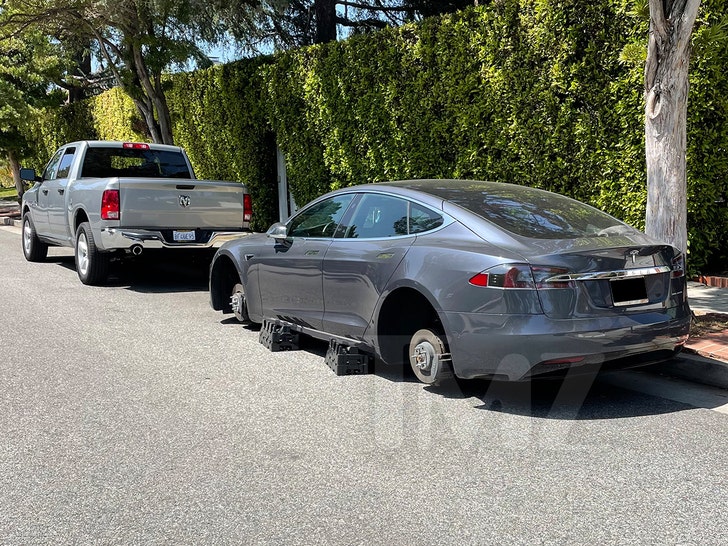 owen wilson car tires jacked tmz