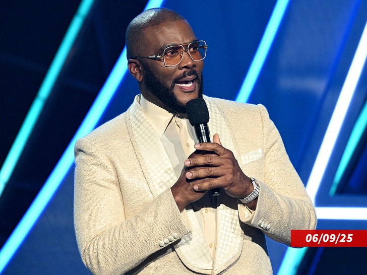 Tyler-Perry-Sab-getty-1