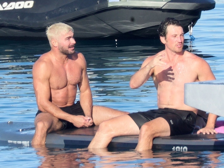 Nina Dobrev Zac Efron Yacht 20