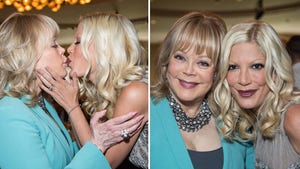 Candy & Tori Spelling -- Kiss & Lots of Makeup!