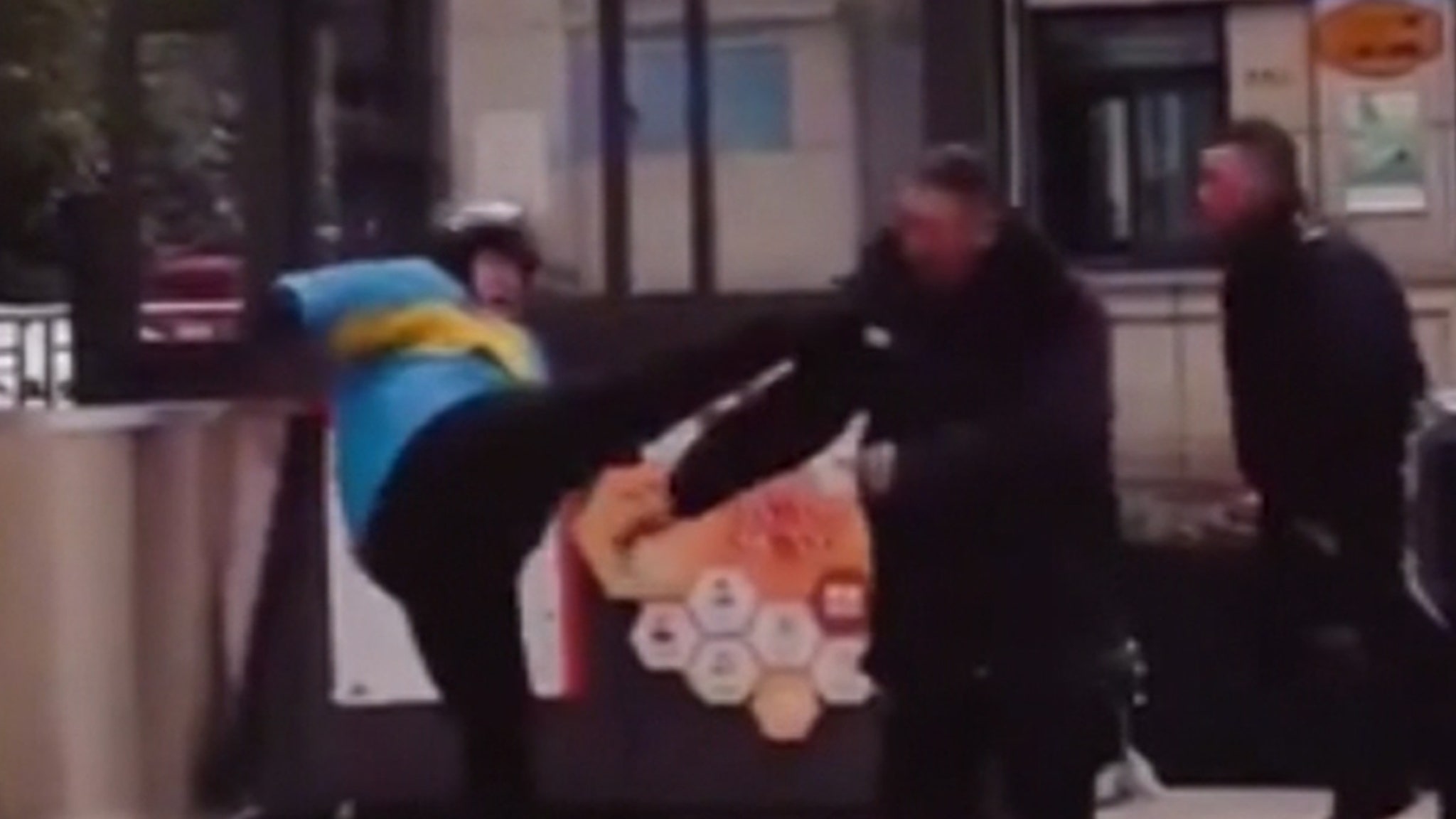 Delivery Driver Flexes Epic Fight Skills in Brawl With Security Guards, on Video