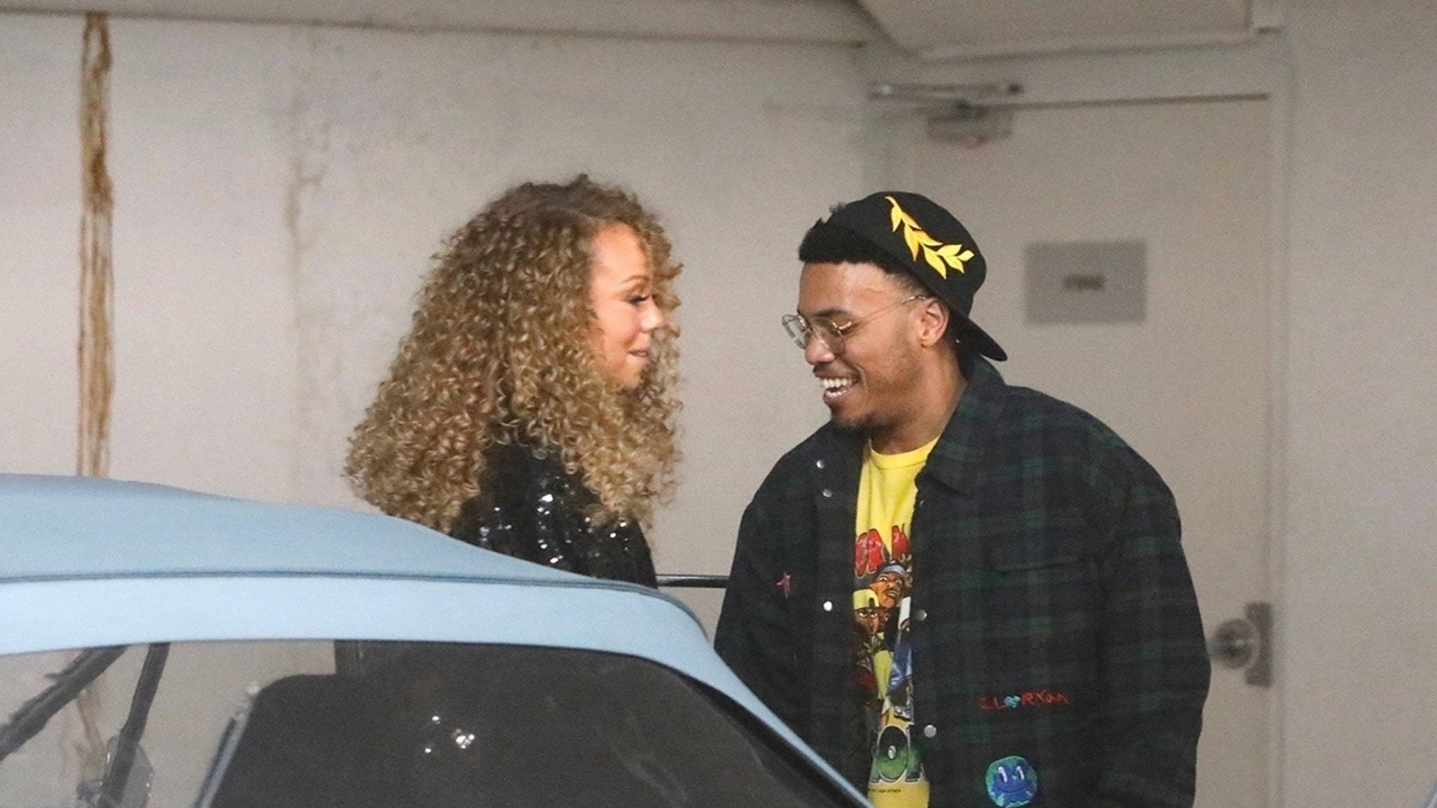 Mariah Carey Sports Iconic ’90 -an Curls saat makan malam dengan Rumor BF Anderson .Paak